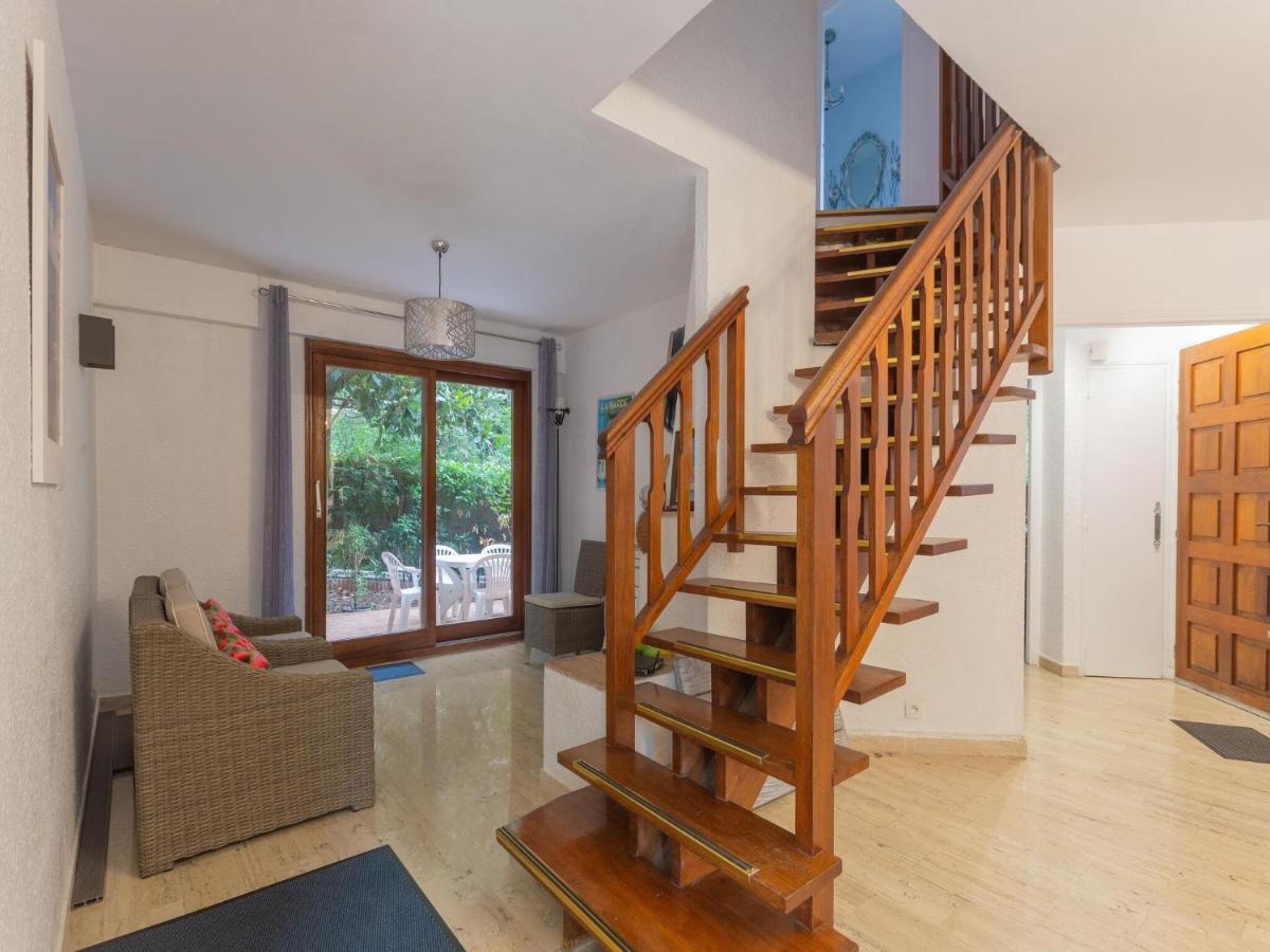 Ferienhaus Elegant With Pool Toulon
