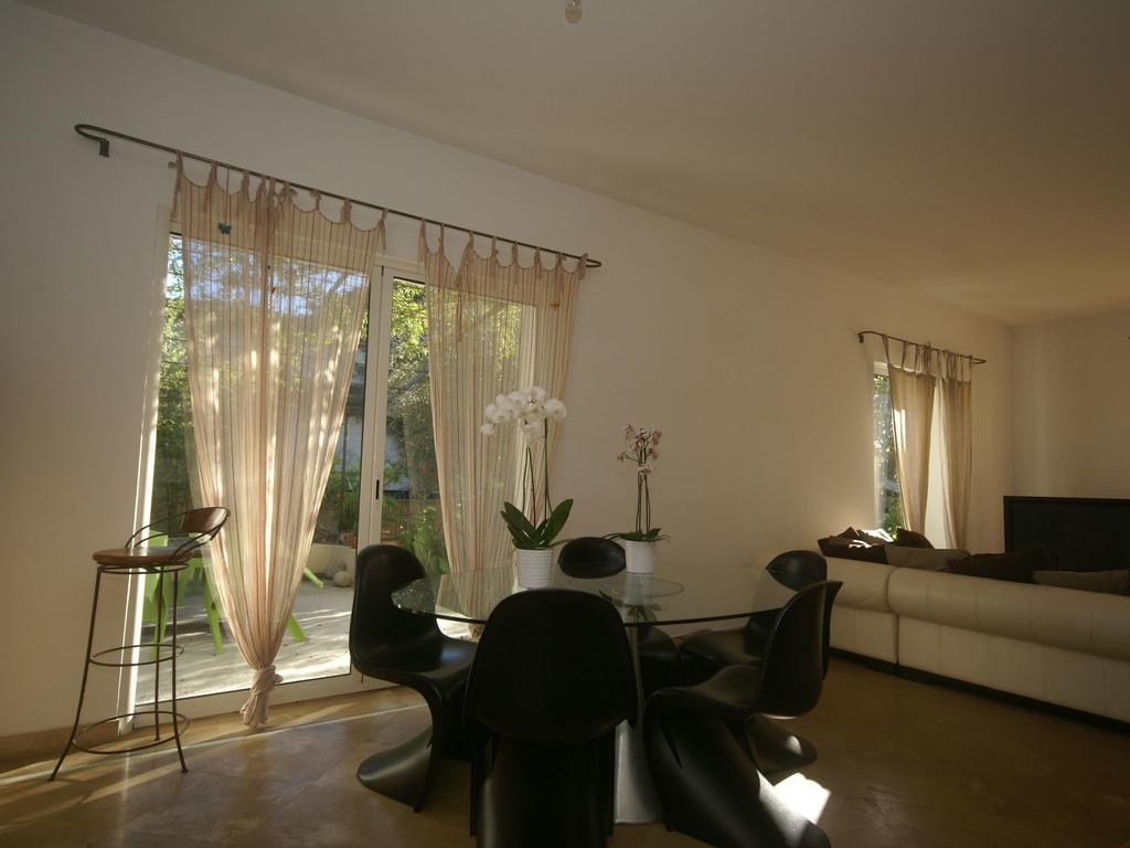Elegant With Pool Ferienhaus *